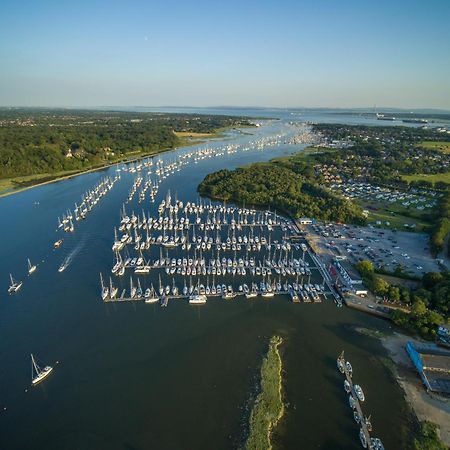 Mercury Yacht Harbour And Holiday Park Bursledon Kültér fotó